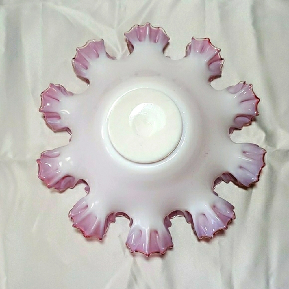 ❣HP❣Vintage Bridal Ruffle Cranberry & Milk Bowl - Picture 3 of 9